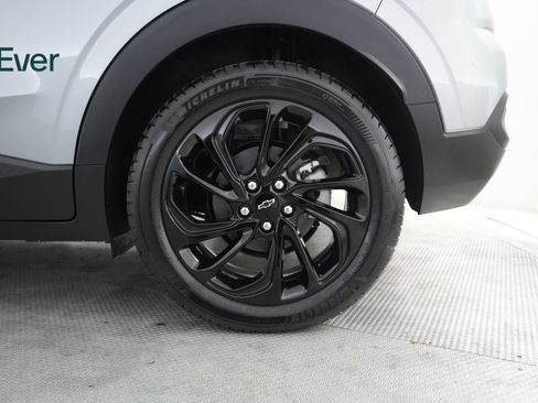 Used 2027 Chevrolet Bolt RS w/ Technology Package FWD image 9