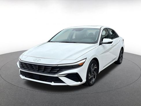 Used 2025 Hyundai Elantra Limited image 6