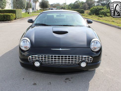 Used 2005 Ford Thunderbird 50th Anniversary image 2