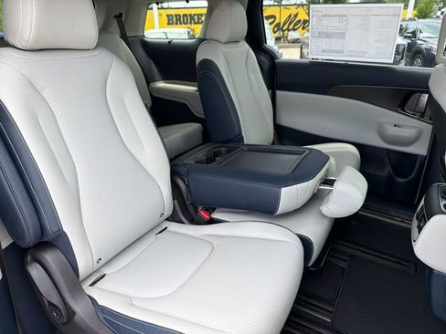 New 2026 Kia Carnival SX Prestige FWD image 23