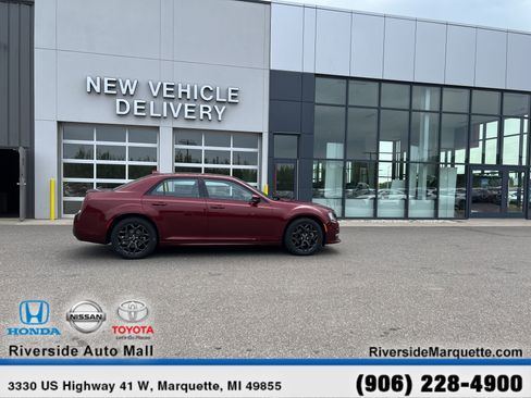 Used 2023 Chrysler 300 Touring L w/ Comfort Group image 10
