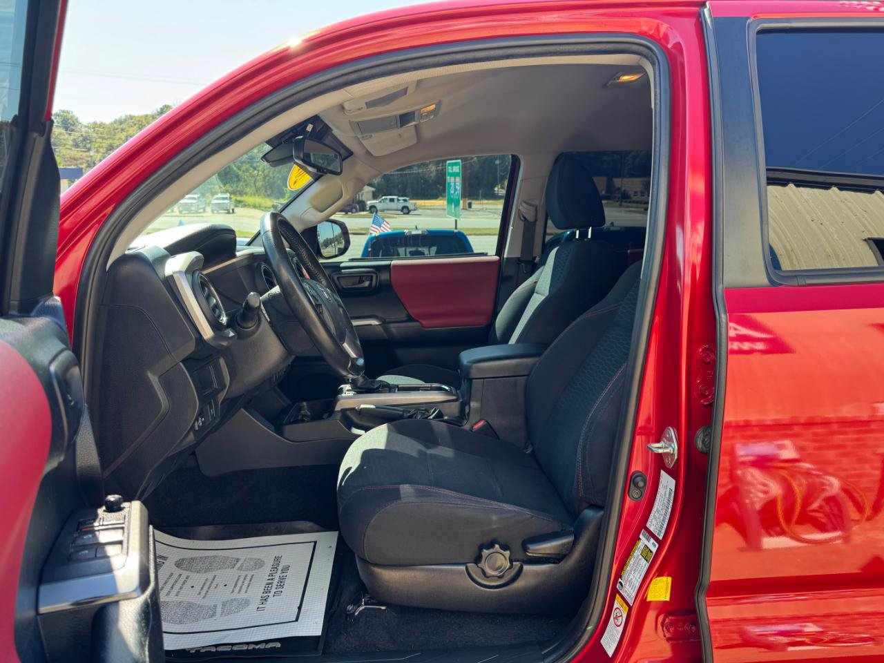Used 2019 Toyota Tacoma SR5 AWD/4WD image 14