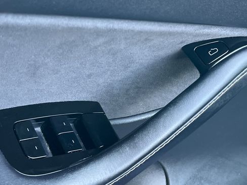 Used 2021 Tesla Model Y Standard Range image 14