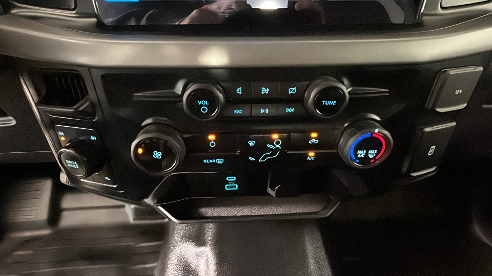 Used 2024 Ford F150 XL w/ Equipment Group 103A High AWD/4WD image 25