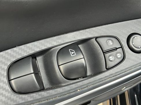 Used 2025 Nissan Sentra SR w/ SR Premium Package image 29