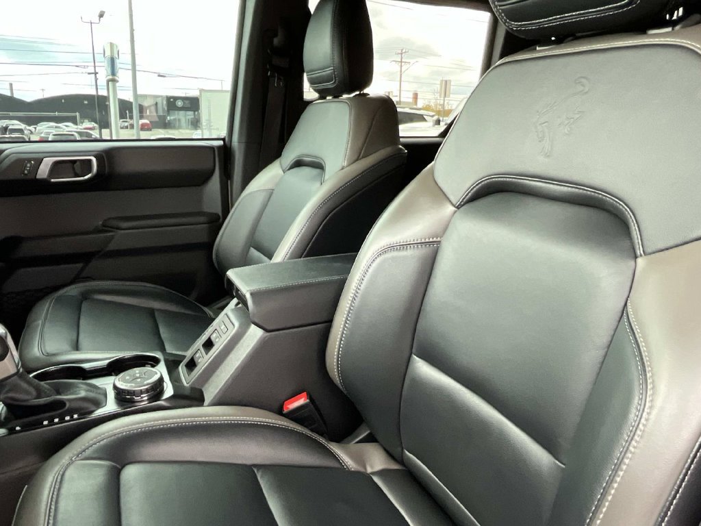 Used 2025 Ford Bronco Outer Banks AWD/4WD image 32