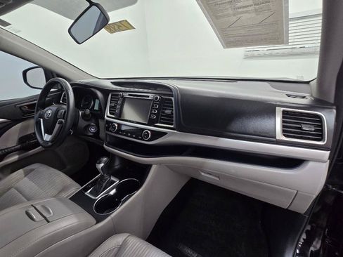Used 2016 Toyota Highlander Plus FWD image 21