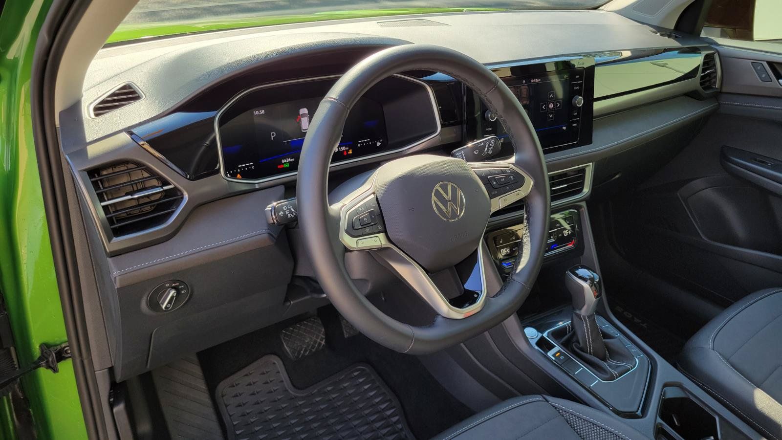 Used 2025 Volkswagen Taos SE w/ Taos Adventure Package (SXB) FWD image 22