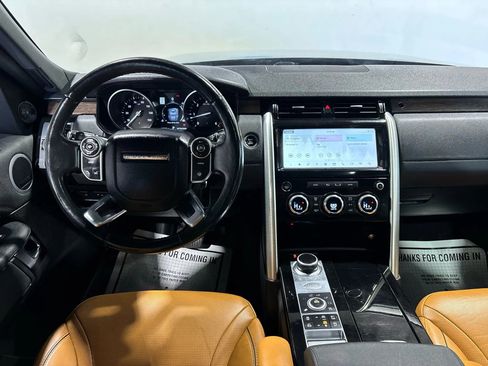 Used 2017 Land Rover Discovery HSE image 17