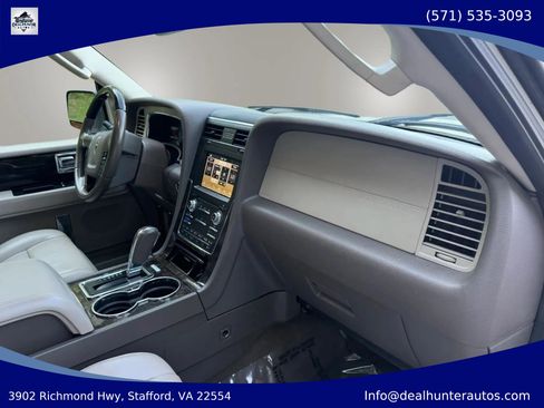 Used 2017 Lincoln Navigator Select AWD/4WD image 14