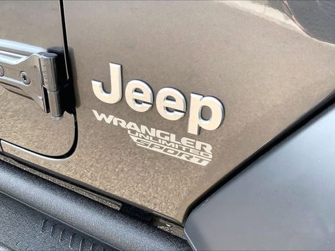 Used 2021 Jeep Wrangler Unlimited Sport w/ Sun And Sound Package AWD/4WD image 31