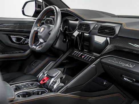 Used 2022 Lamborghini Urus AWD/4WD image 36