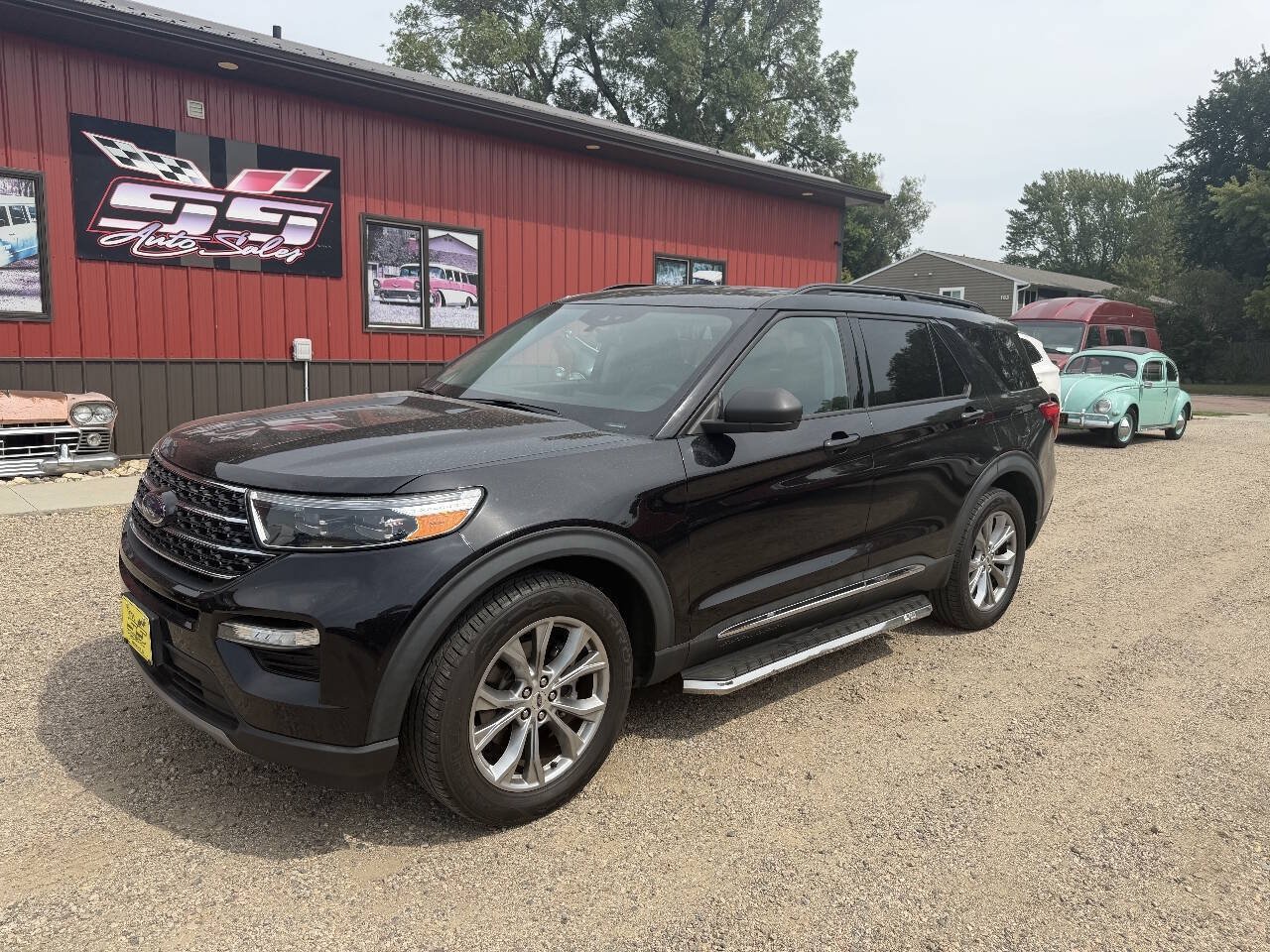 Used 2021 Ford Explorer XLT w/ Equipment Group 202A AWD/4WD image 6