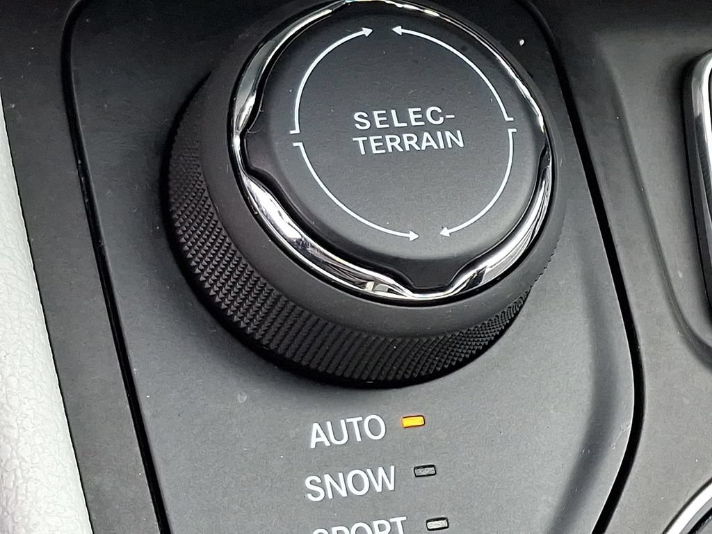 Used 2021 Jeep Cherokee Latitude Lux AWD/4WD image 23
