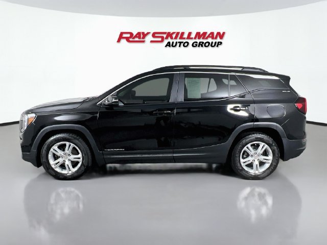 Used 2022 GMC Terrain SLE w/ Driver Convenience Package FWD image 4