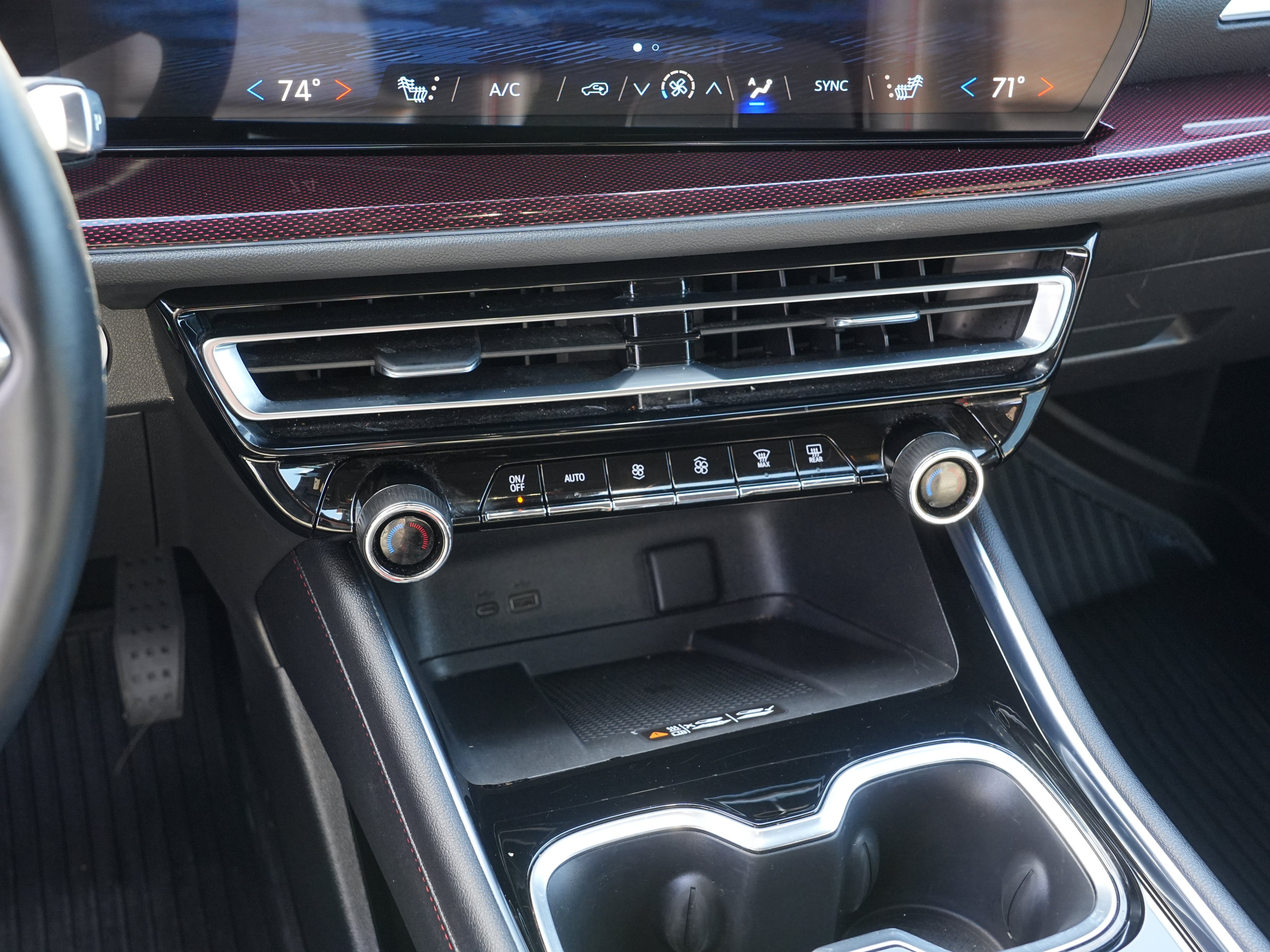 Used 2024 Chevrolet Traverse Z71 w/ Enhanced Driving Package AWD/4WD image 26
