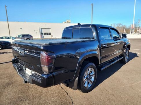 Used 2019 Toyota Tacoma Limited image 7