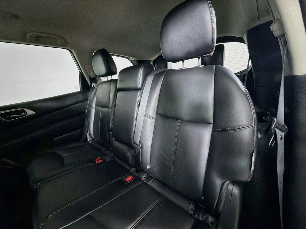 Used 2018 Nissan Pathfinder SL FWD image 18