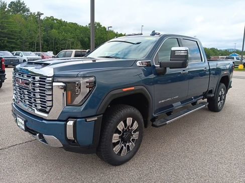 New 2026 GMC Sierra 2500 Denali w/ Denali Reserve Package AWD/4WD image 2