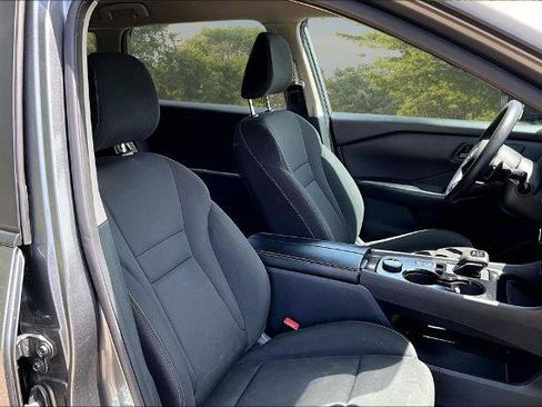 Used 2024 Nissan Rogue S AWD/4WD image 7