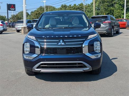 New 2025 Mitsubishi Outlander SE image 8