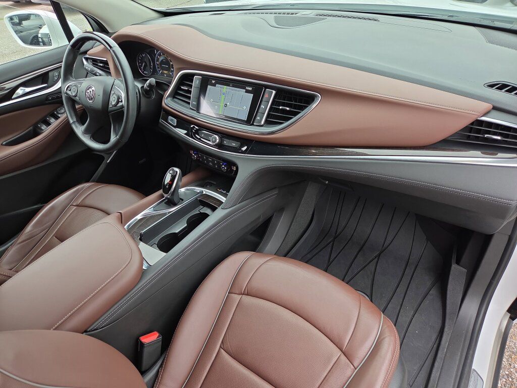 Used 2018 Buick Enclave Avenir w/ Avenir Technology Package FWD image 18