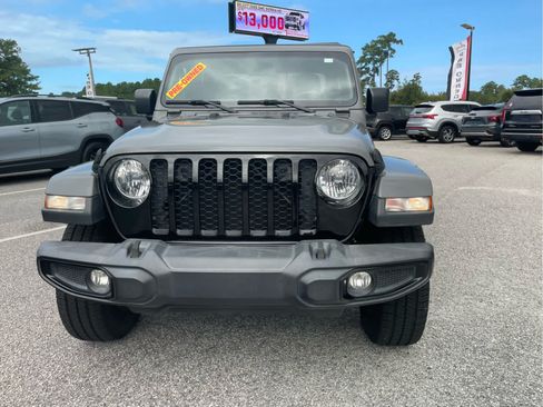 Used 2021 Jeep Gladiator Sport AWD/4WD image 2