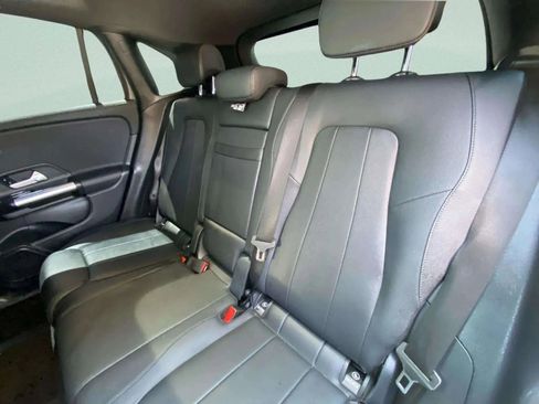 Used 2021 Mercedes-Benz GLA 250 4MATIC image 18