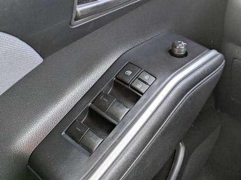 Used 2023 Toyota Highlander LE image 22