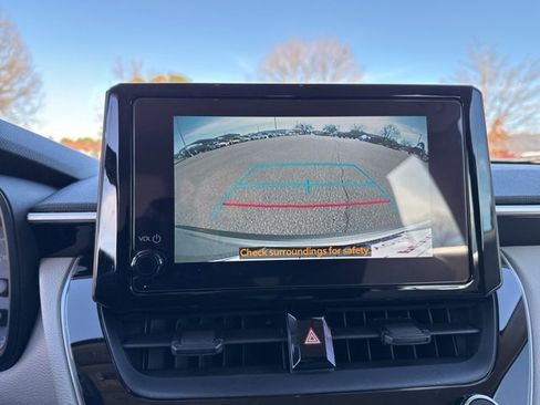 Used 2025 Toyota Corolla Cross L image 27