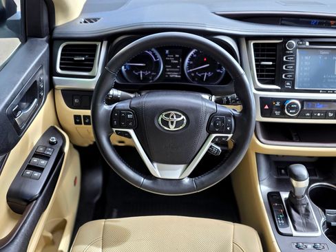 Used 2017 Toyota Highlander Limited Platinum AWD/4WD image 17