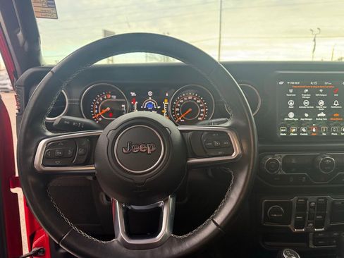 Used 2020 Jeep Gladiator Overland image 18