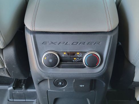 Certified 2025 Ford Explorer Active w/ Active Comfort Package image 17