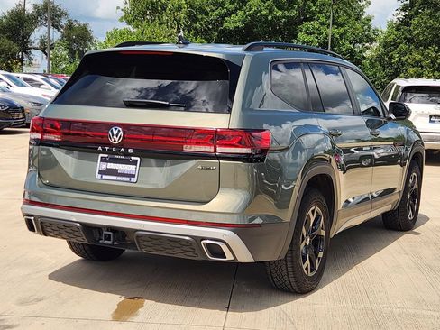 Used 2024 Volkswagen Atlas Peak Edition SE AWD/4WD image 9