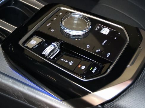 Used 2023 BMW 760i xDrive image 43