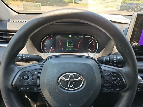 Used 2025 Toyota RAV4 XLE AWD/4WD image 22