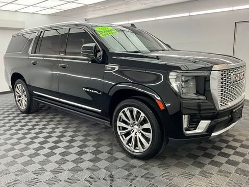 Used 2021 GMC Yukon XL Denali w/ Denali Premium Package AWD/4WD image 3