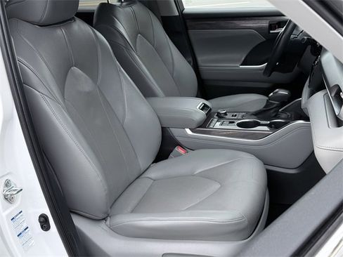 Certified 2022 Toyota Highlander Limited image 14