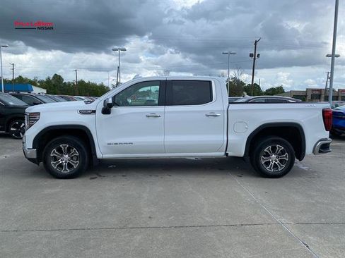 Used 2025 GMC Sierra 1500 SLT image 4