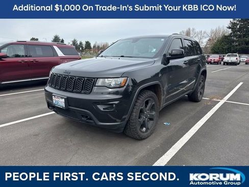 Used 2018 Jeep Grand Cherokee Laredo image 1