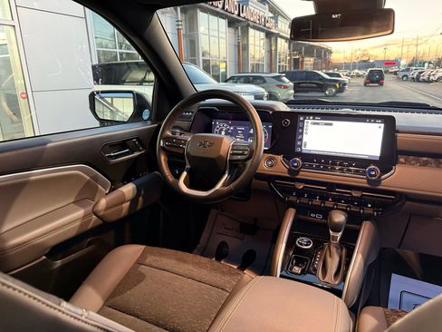 Used 2024 Chevrolet Colorado ZR2 w/ Technology Package image 31