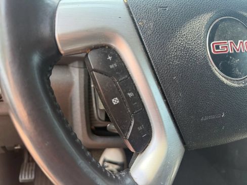 Used 2012 GMC Acadia SL w/ Preferred Package FWD image 16