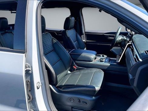 Used 2024 GMC Sierra EV Denali image 30