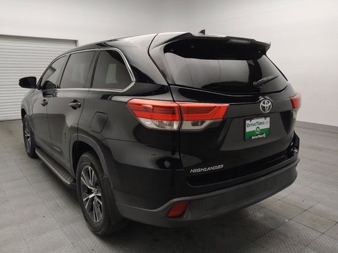 Used 2019 Toyota Highlander Plus FWD image 5