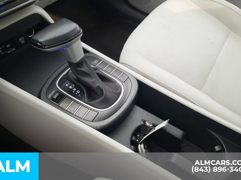 Used 2024 Hyundai Kona SEL FWD image 9