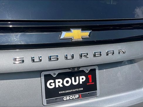 Used 2025 Chevrolet Suburban Premier RWD image 32