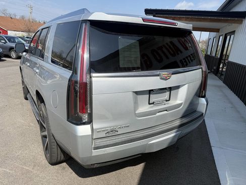 Used 2017 Cadillac Escalade Luxury image 11