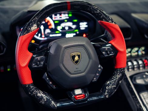 Used 2018 Lamborghini Huracan Performante AWD/4WD image 26