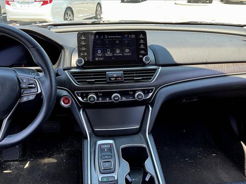 Used 2021 Honda Accord Touring image 9