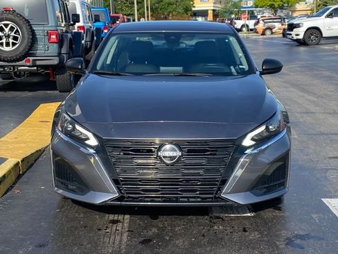 Used 2024 Nissan Altima 2.5 SV image 3